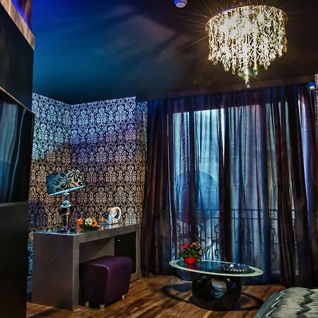 Hotel Angioino & 3*