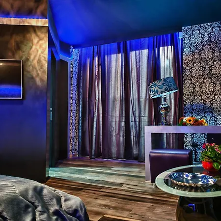 Hotel Angioino & 3*
