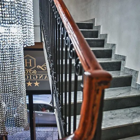 Angioino&spa Neapel