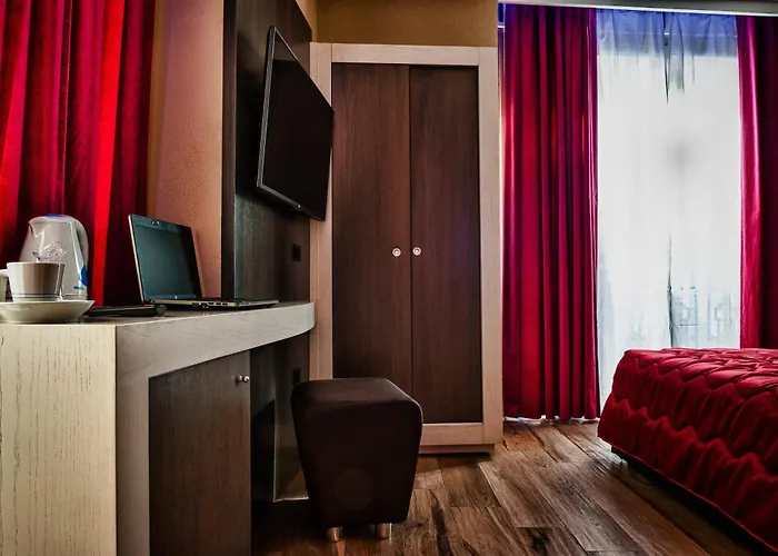 Angioino & Hotel Nápoles
